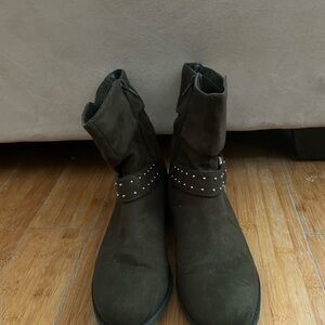 American Eagle By Payless Dark Green Studded Ankle Boots